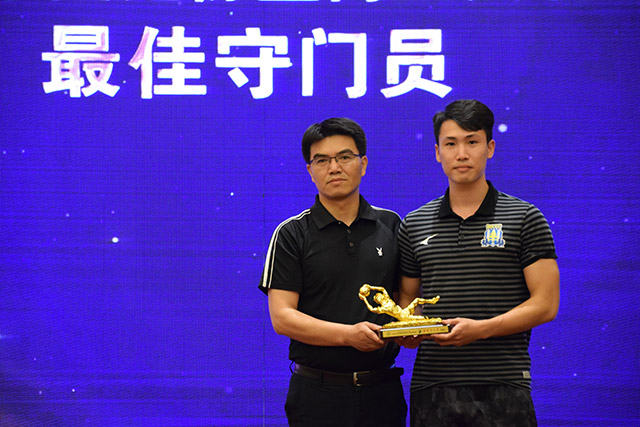 裁判专家评罗梅罗对贝林厄姆犯规：黄牌判罚合理